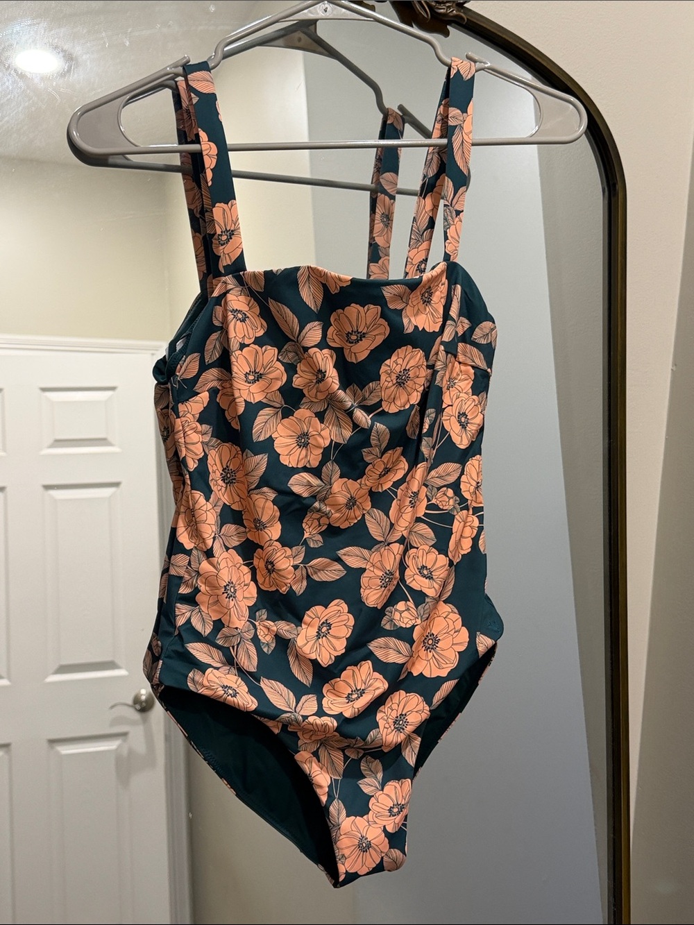 Vineyard Vines green swimsuit with peach flowers small